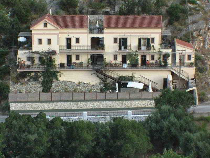 Aristotelis Apartahotel Frikes