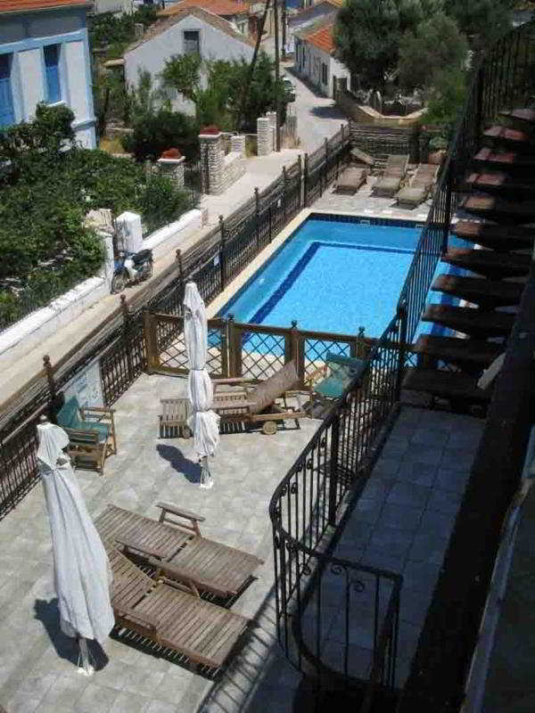 Apartahotel Aristotelis Frikes